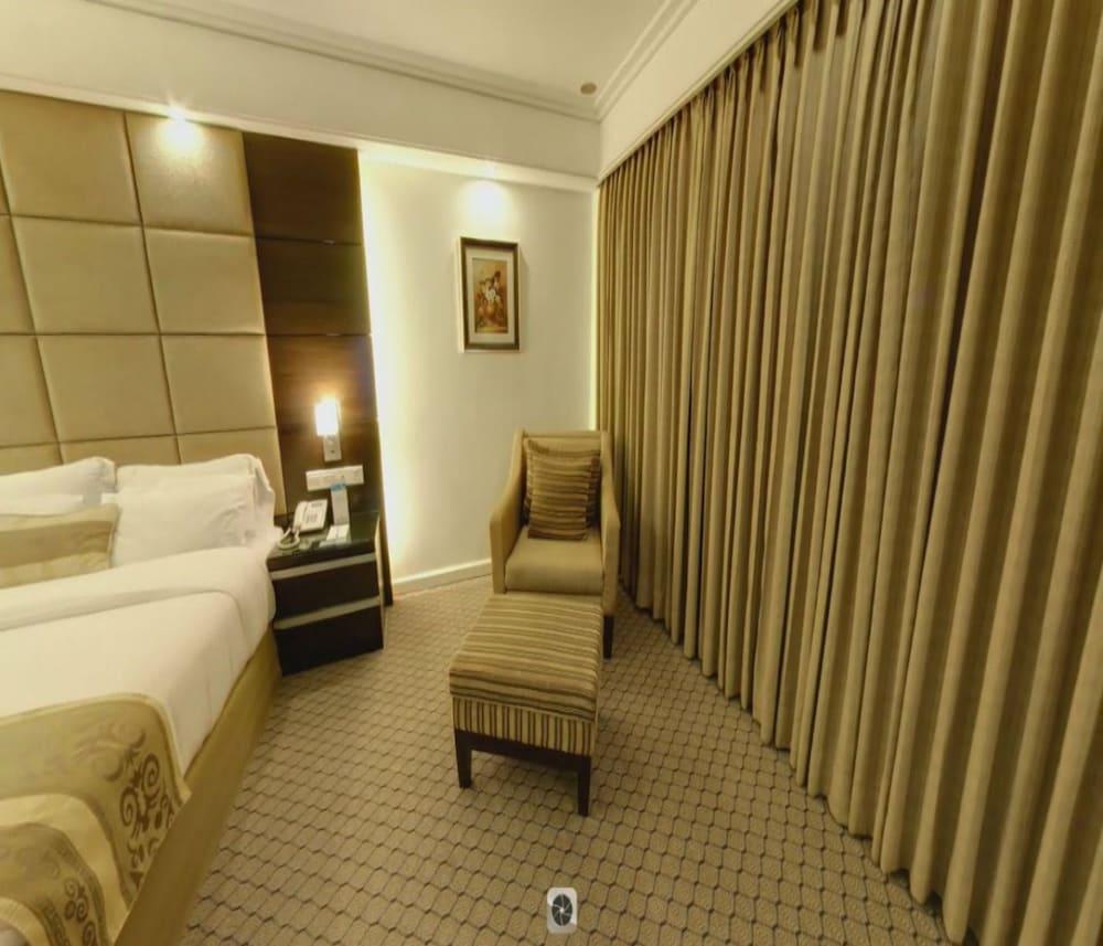 Hotel Agrabad Читагонг Екстериор снимка