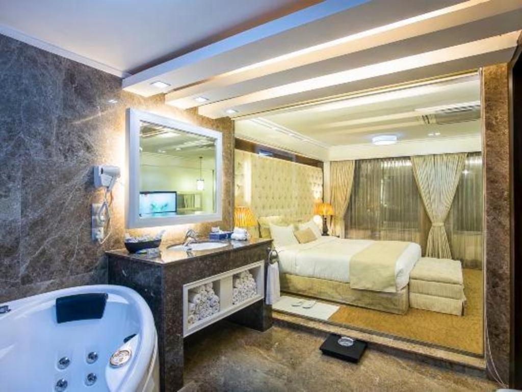 Hotel Agrabad Читагонг Екстериор снимка